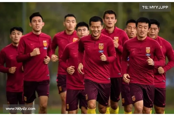 中国足球小将与多名留洋球员观看老二科内二次首秀 中场休息期间互动引关注 中国足球小将与多名留洋球员观看老二科内二次首秀 中场休息期间互动引关注